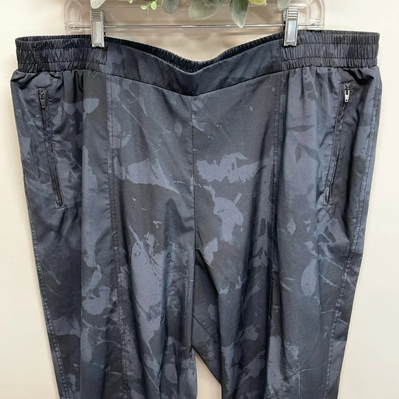 NWOT Old Navv Stretchtech All Season  Quick Dry Joggers Grey Print 2X - Picture 2 of 14